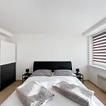 Bakossova S Parkingom Apartmán *