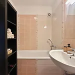 Bakossova S Parkingom Apartmán *